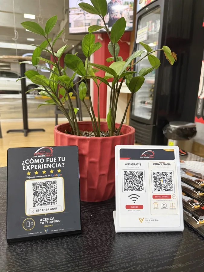 Paneles NFC de reseñas y WiFi instalados en Car Wash Depot